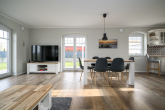 ++Stahl-Immobilien++Neuwertiges Einfamilienhaus mit freiem Blick in die Natur - Wohnzimmer